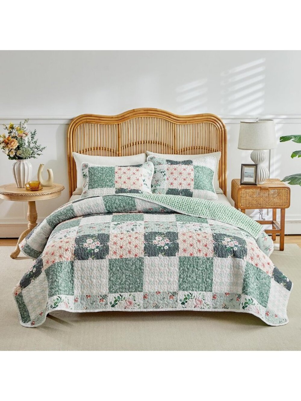 Floral Patchwork Quilt Set Queen - Soft Cozy Microfiber Bedspread & 2 Shams